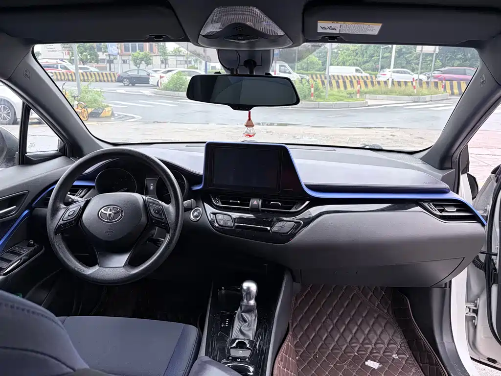 Toyota C-HR 2019 — фото 16