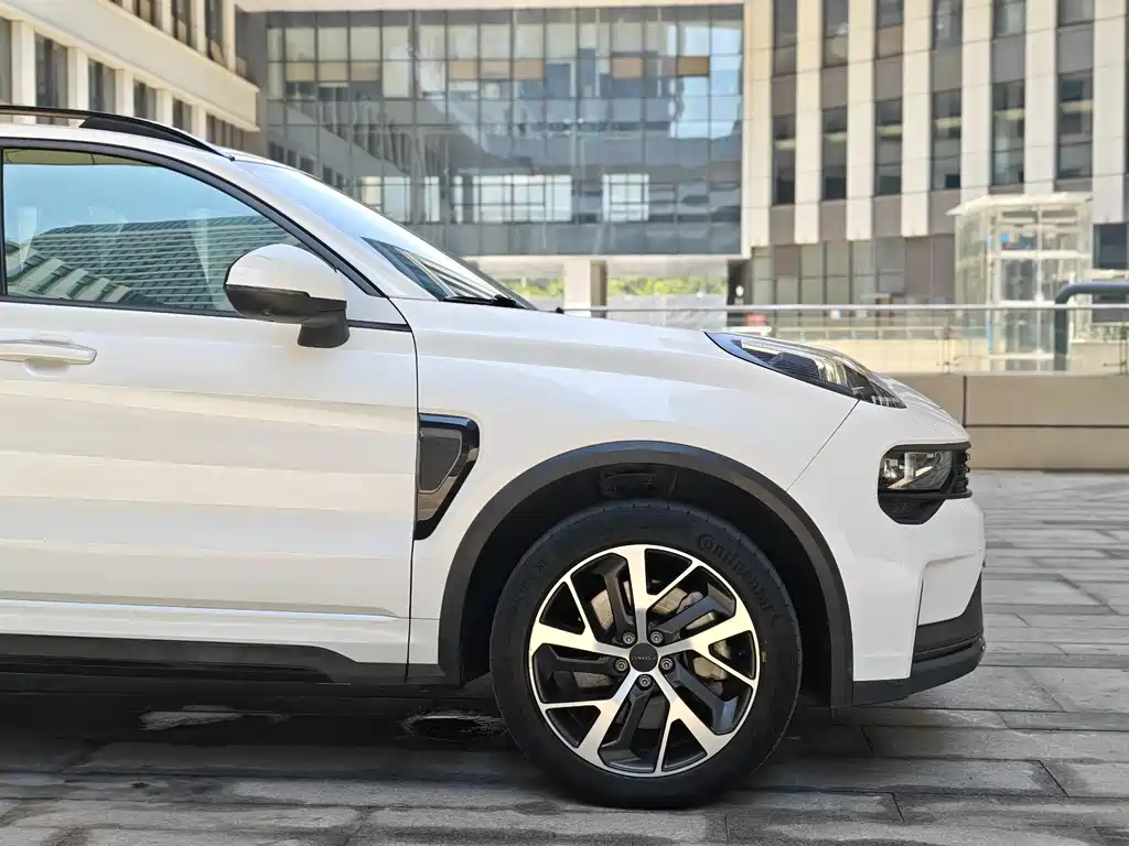 Lynk & Co 01 EM-P 2023 — фото 4