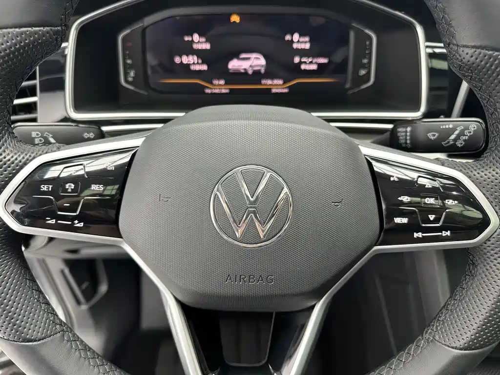 Volkswagen Tiguan L 2023 — фото 15