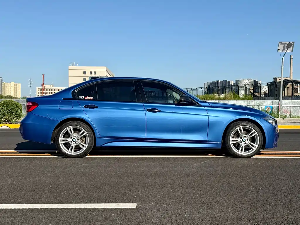 BMW 3 Series 2018 — фото 8