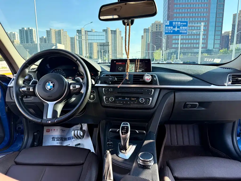 BMW 3 Series 2018 — фото 15
