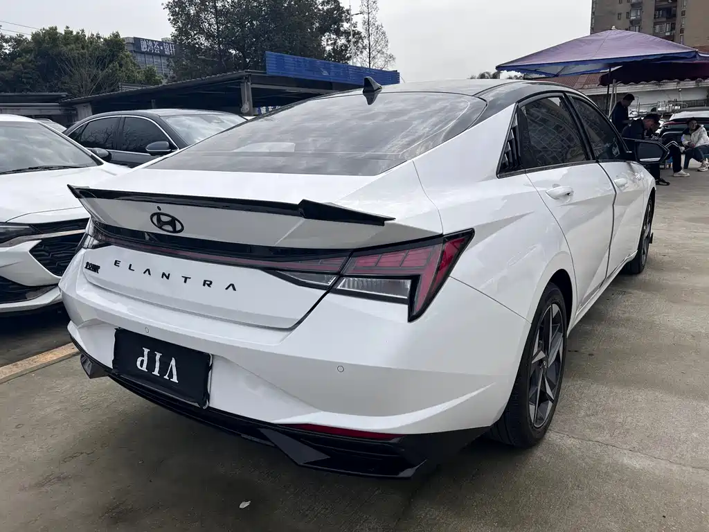 Hyundai Elantra 2020 — фото 14