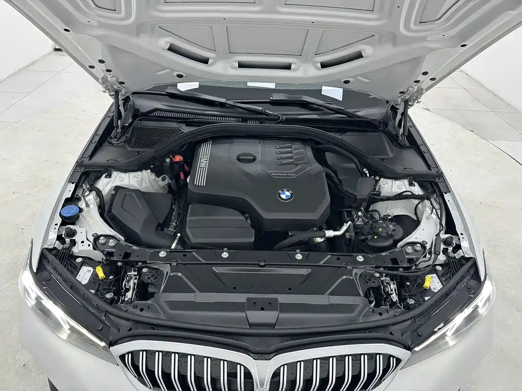 BMW 3 Series 2023 — фото 17