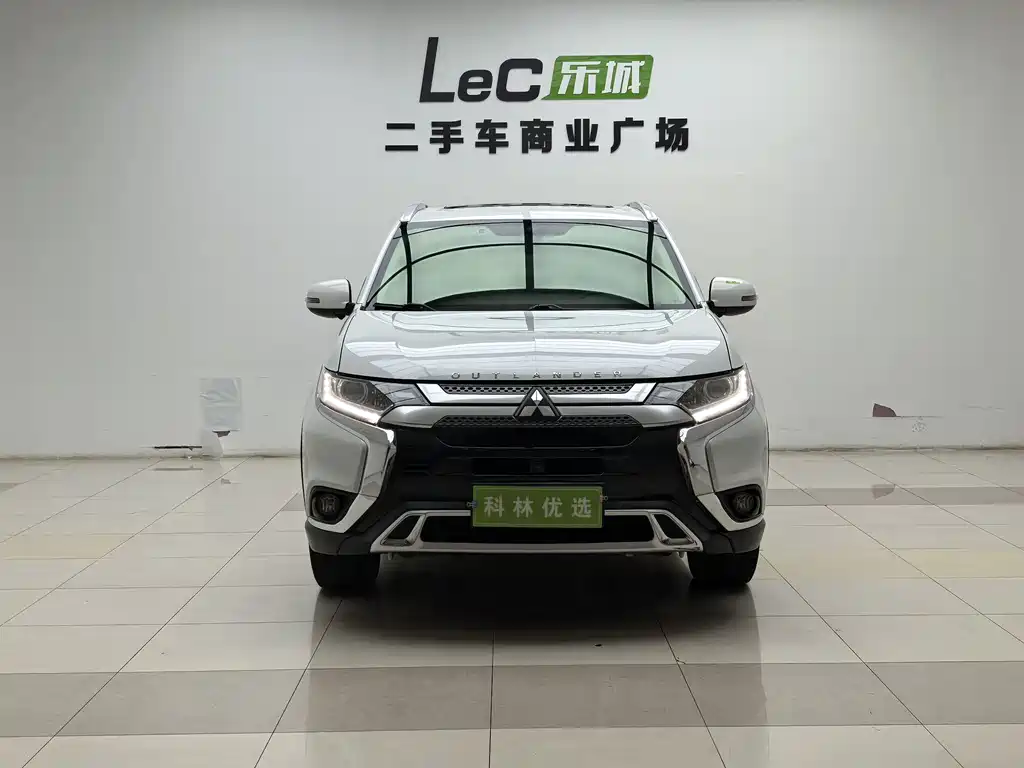 Mitsubishi Outlander 2020 — фото 3