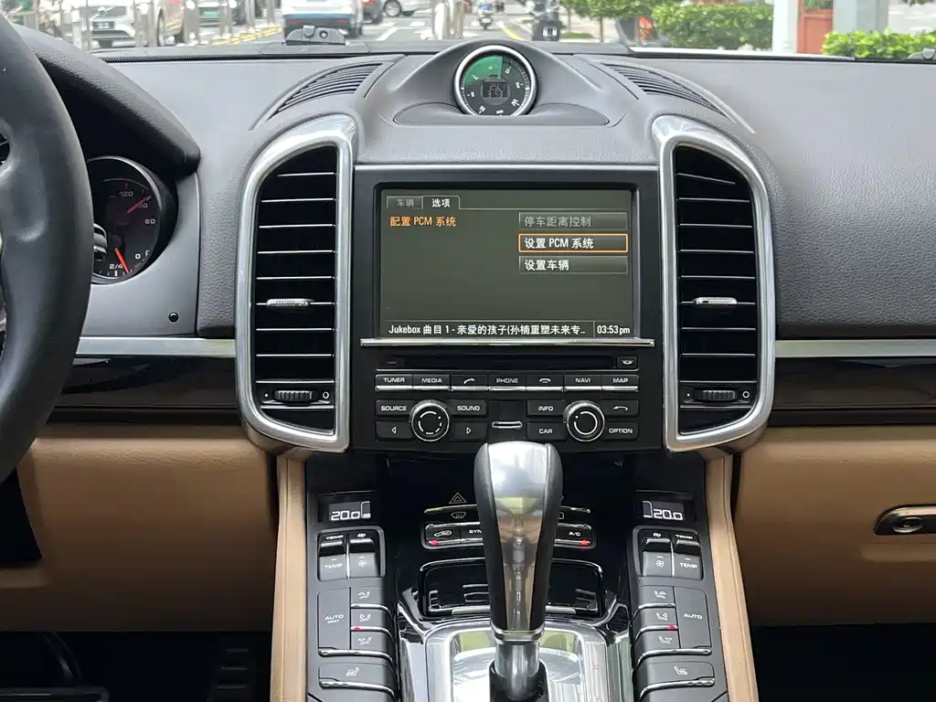 Porsche Cayenne 2016 — фото 15