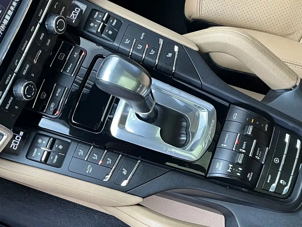 Porsche Cayenne 2016 — фото 17
