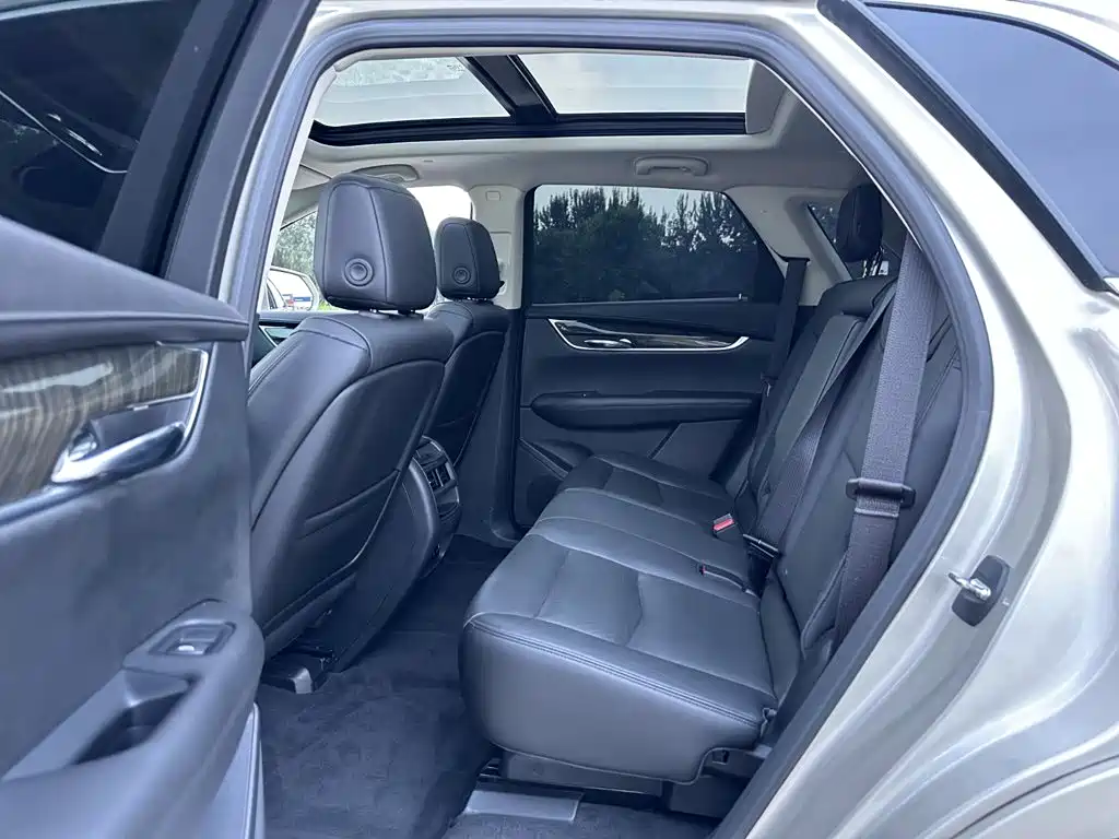Cadillac XT5 2017 — фото 13