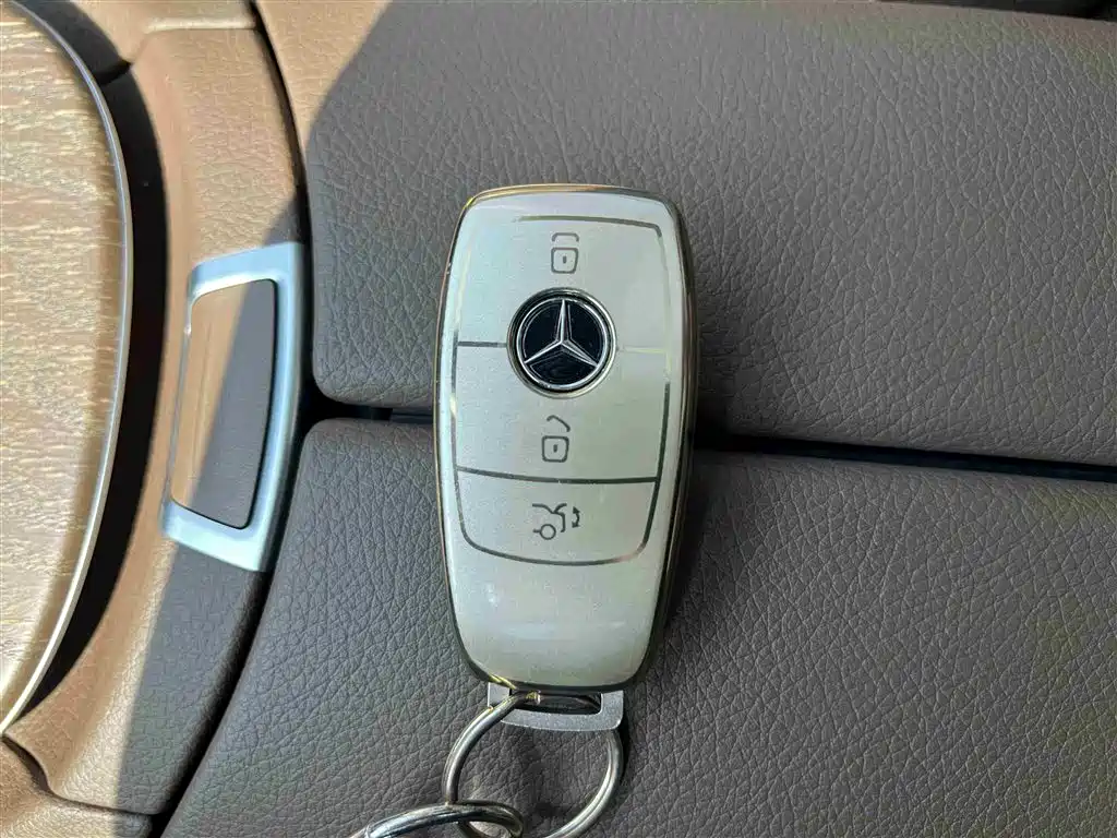 Mercedes-Benz E-Class 2021 — фото 31