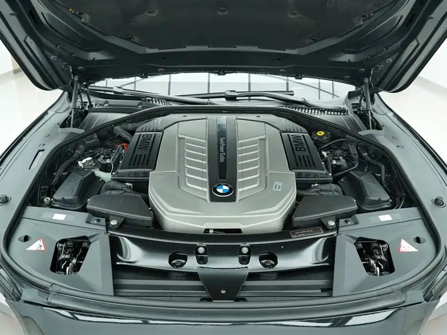 BMW 7 Series 2011 — фото 17