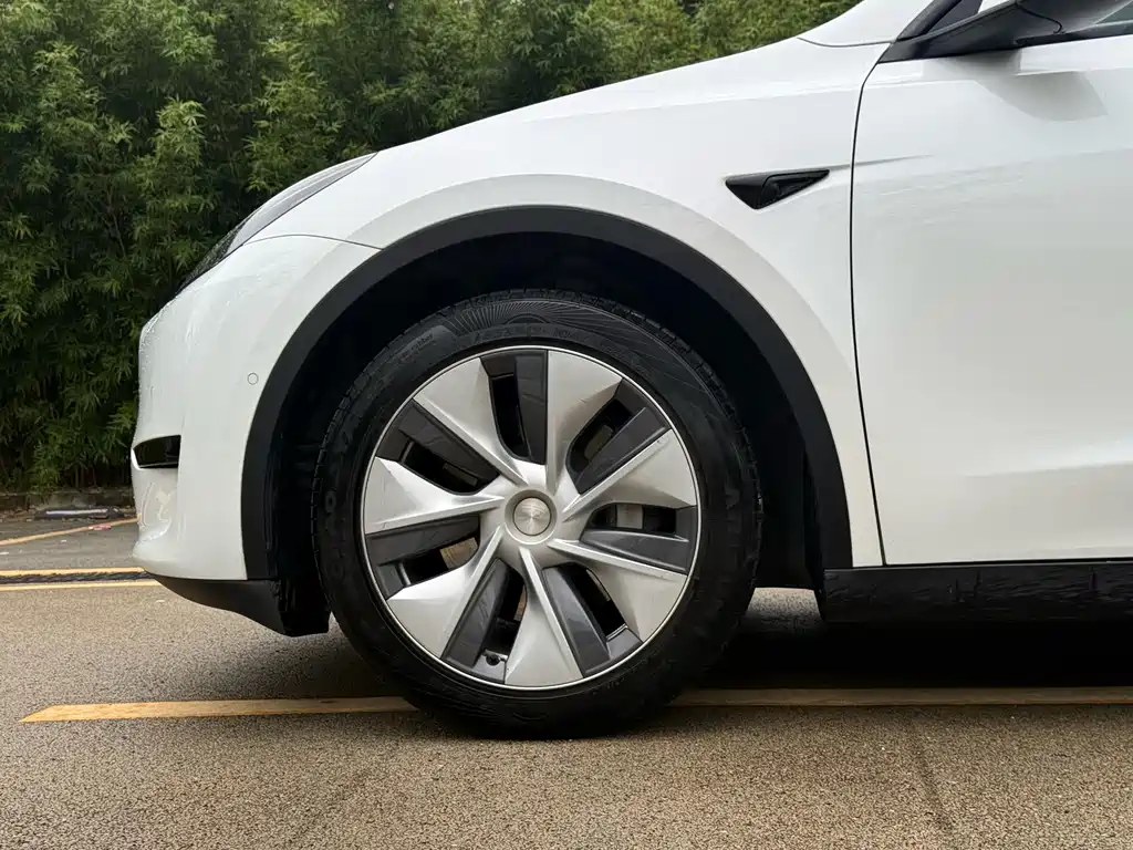 Tesla Model Y 2022 — фото 10