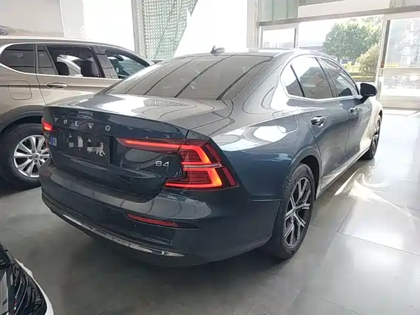 Volvo S60 2023