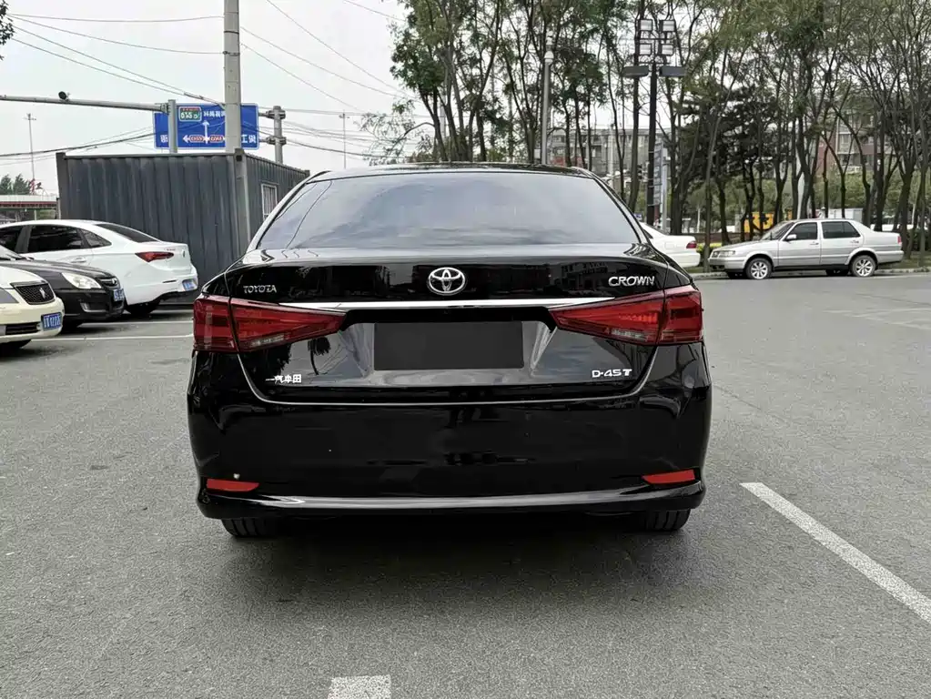Toyota Crown 2017 — фото 8