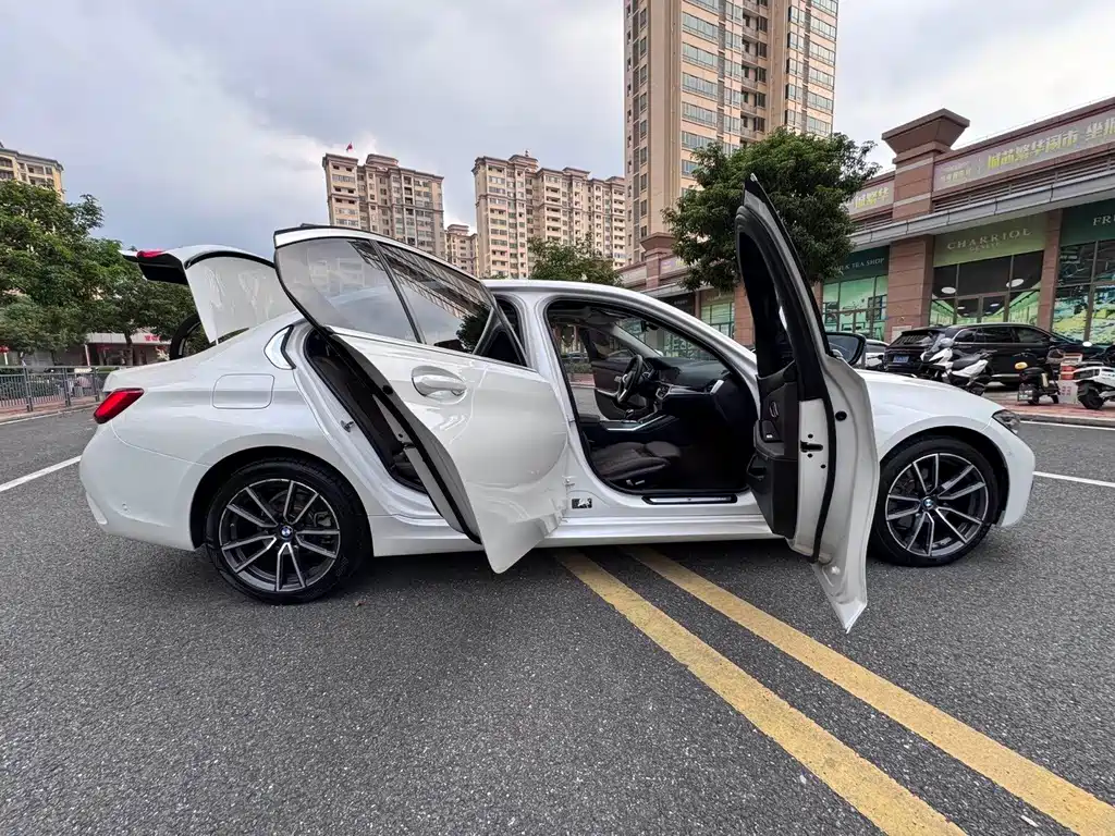 BMW 3 Series 2020 — фото 19