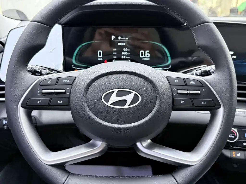 Hyundai Elantra 2024 — фото 13