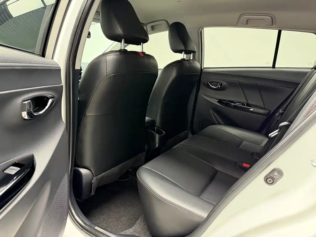 Toyota Yaris L 2023 — фото 12