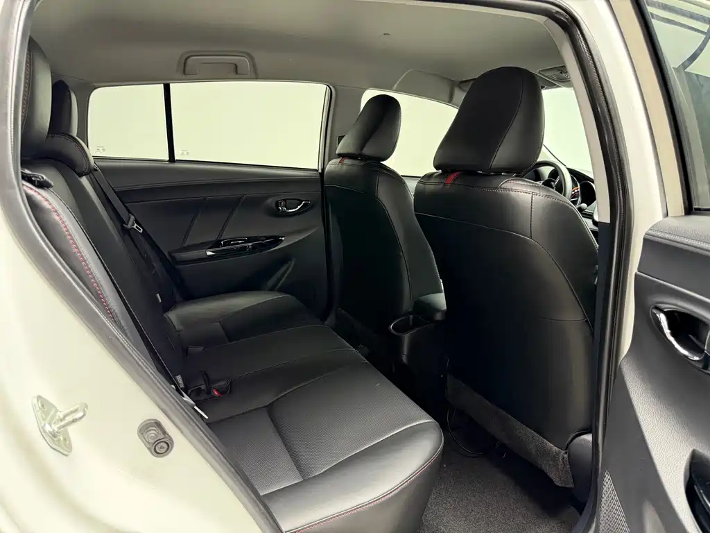 Toyota Yaris L 2023 — фото 23