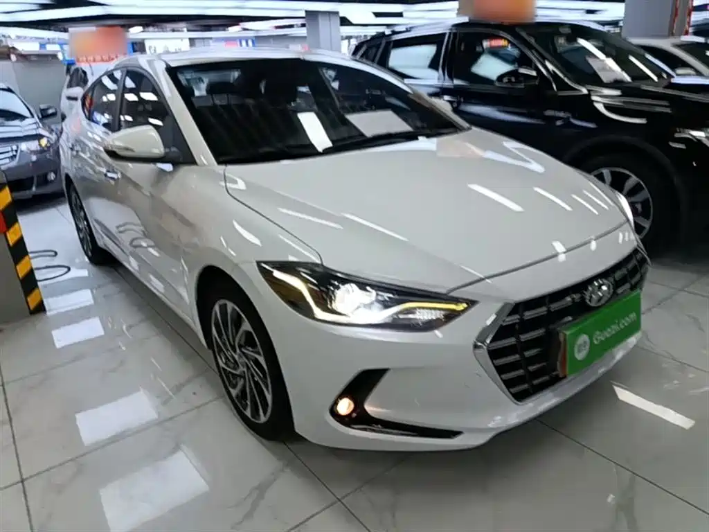 Hyundai Elantra 2019 — фото 4
