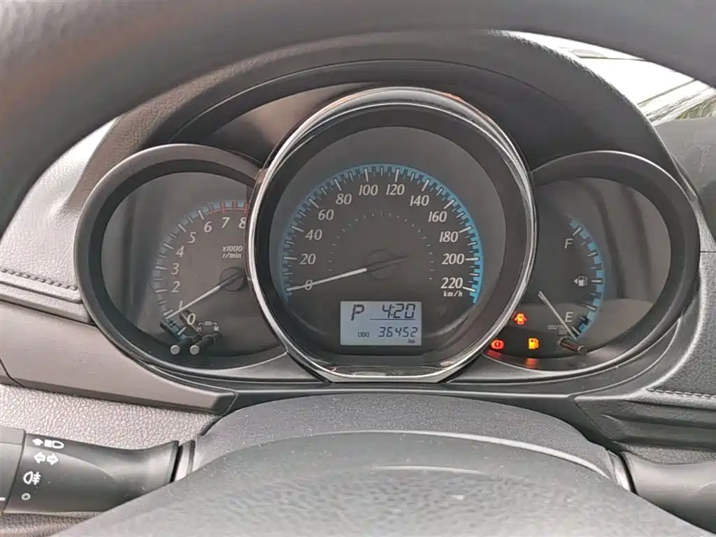 Toyota Yaris L 2019 — фото 12