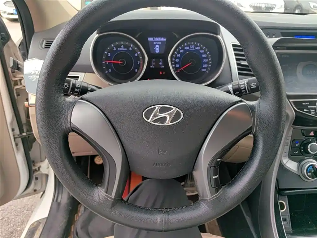 Hyundai Elantra Langdong 2015 — фото 11