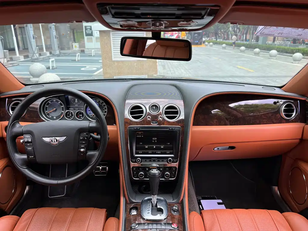 Bentley Flying Spur 2016 — фото 17