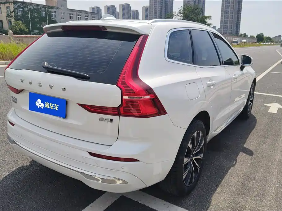 Volvo XC60 2022 — фото 3