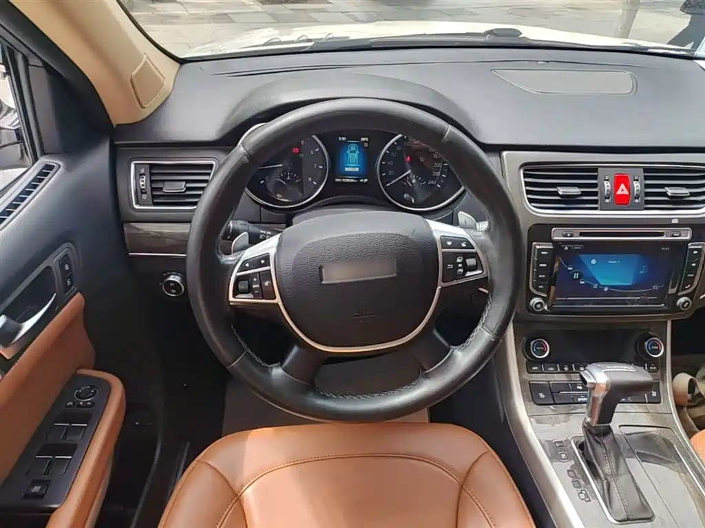 Haval H8 2016 — фото 11