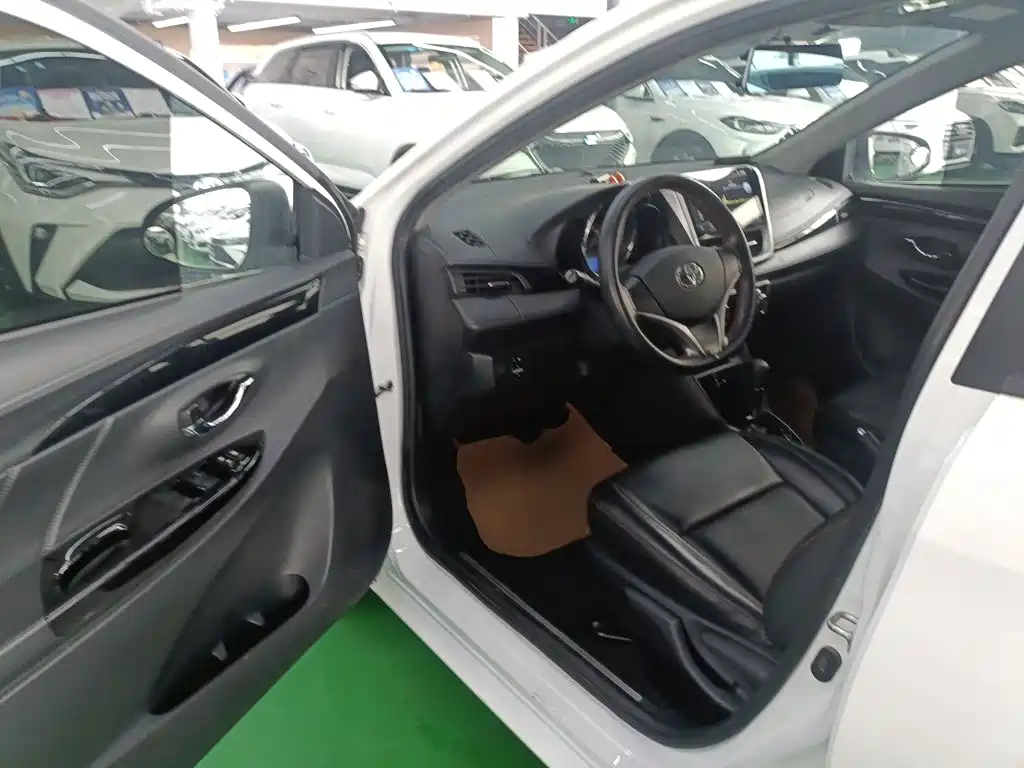Toyota Yaris L 2019 — фото 16