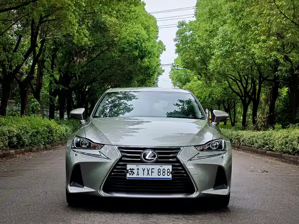 Lexus IS 2017