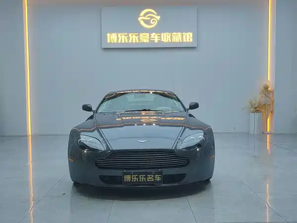 Aston Martin V8 Vantage 2010