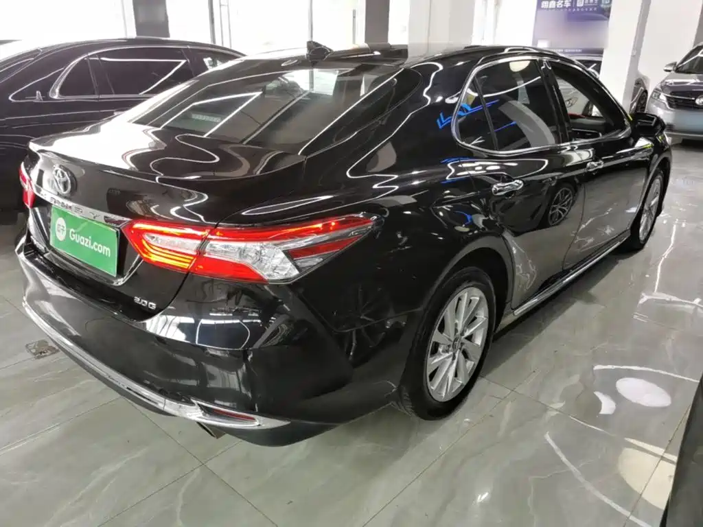 Toyota Camry 2023 — фото 7