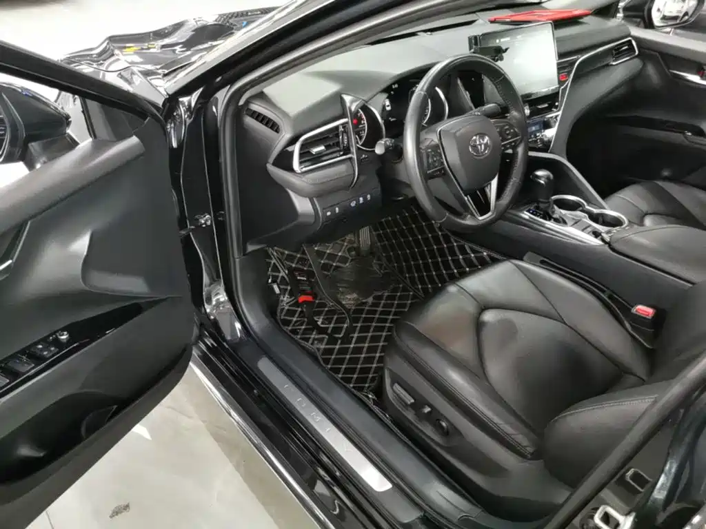 Toyota Camry 2023 — фото 16