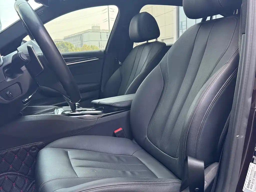 BMW 5 Series 2019 — фото 11