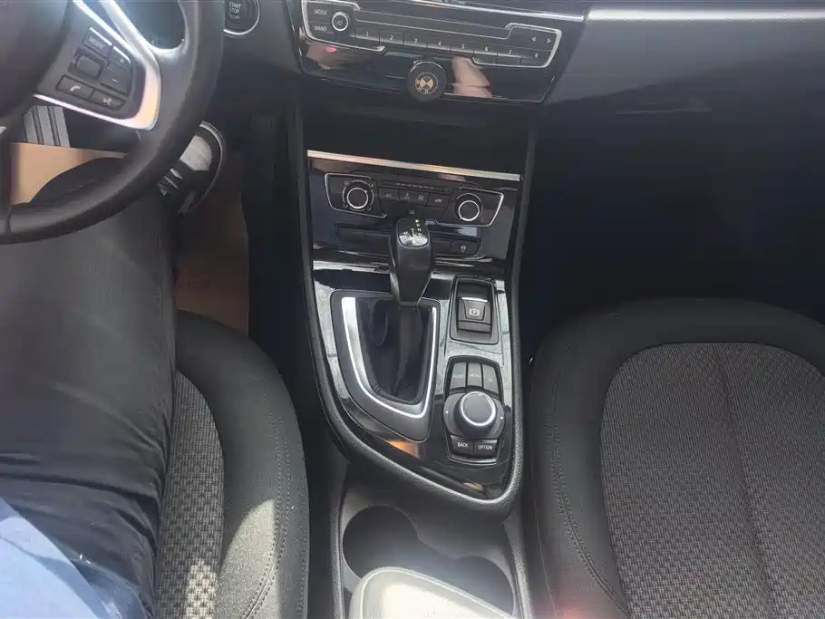 BMW 2 Series Active Tourer 2016 — фото 16