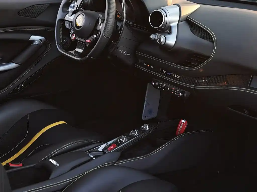 Ferrari F8 2023 — фото 15