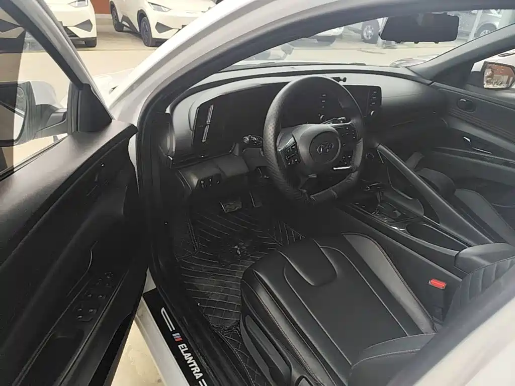 Hyundai Elantra 2021 — фото 16