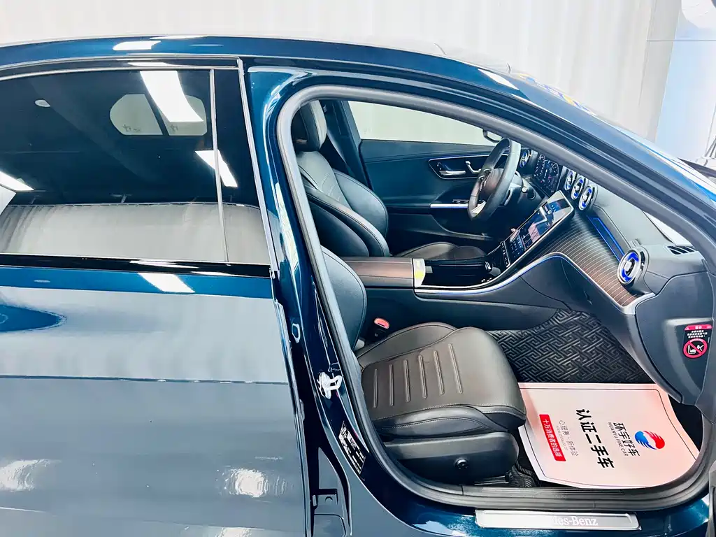 Mercedes-Benz C-Class 2023 — фото 25