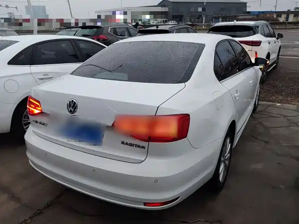 Volkswagen Sagitar 2015