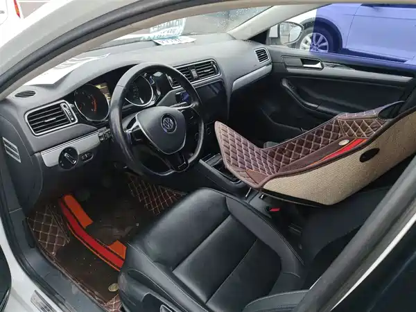 Volkswagen Sagitar 2015
