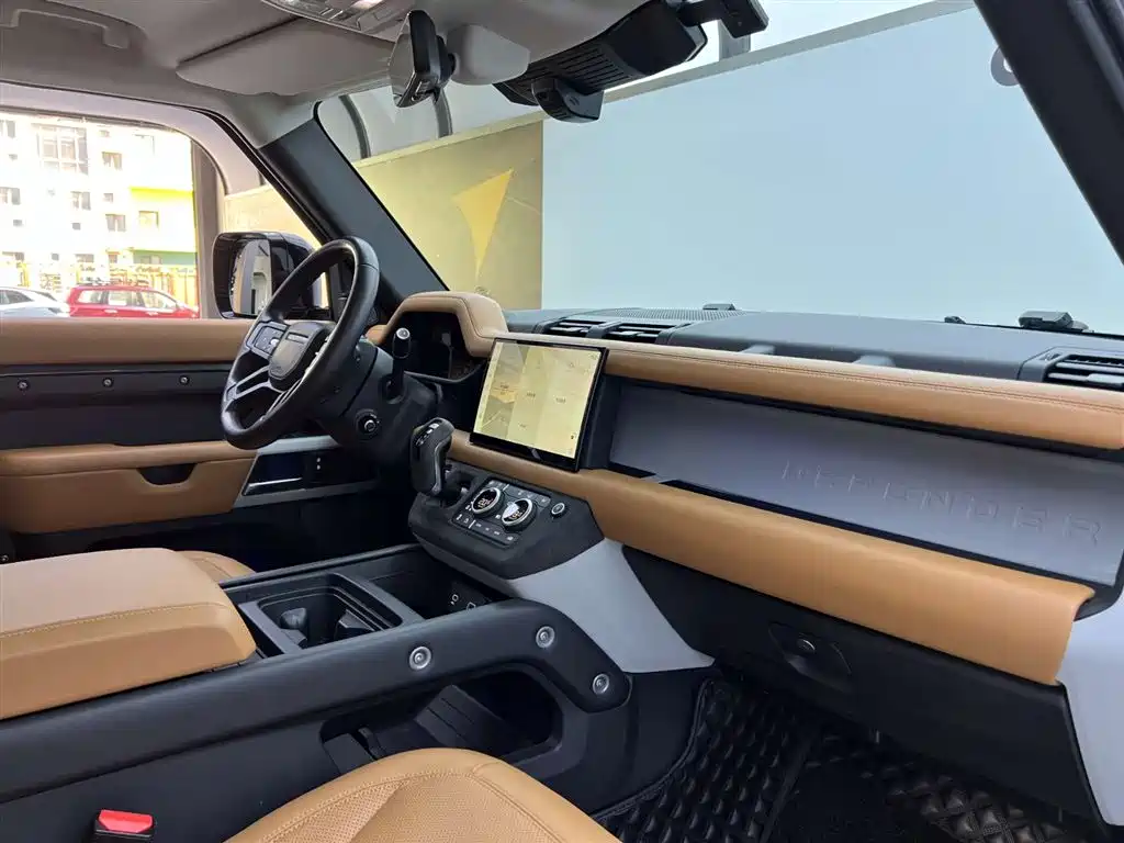 Land Rover Defender 2023 — фото 14
