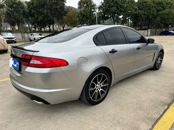 Jaguar XF 2013