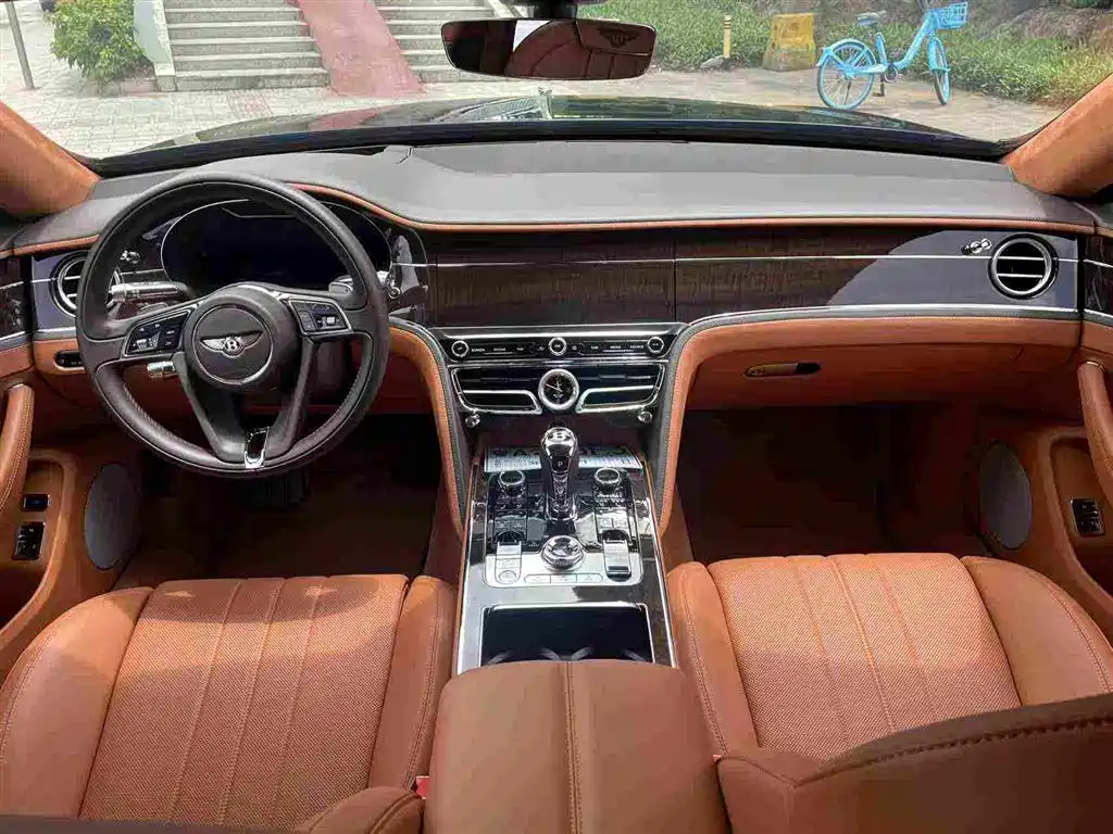 Bentley Flying Spur 2020 — фото 13