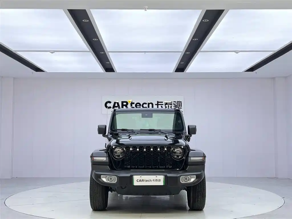 Jeep Wrangler PHEV 2023 — фото 8