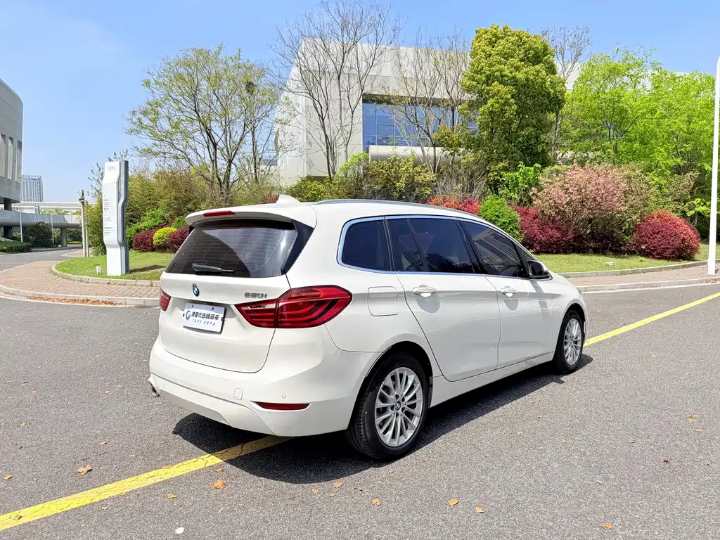 BMW 2 Series Wagon 2020 — фото 6