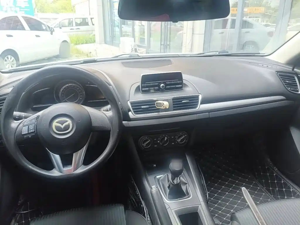 Mazda 3 Axela 2016 — фото 10
