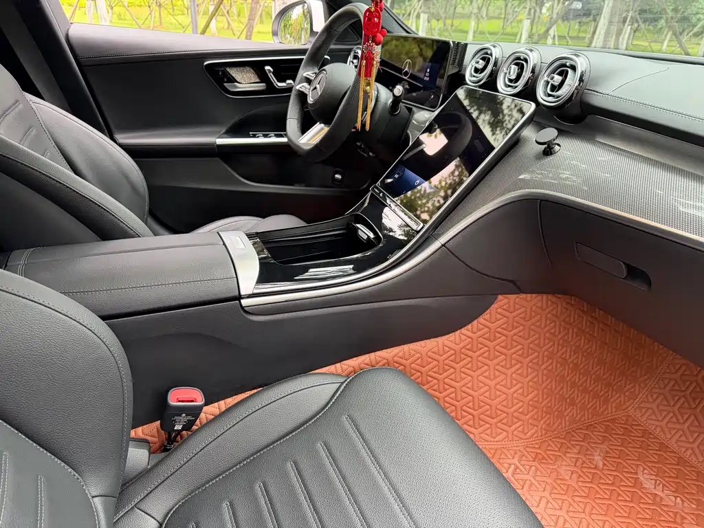 Mercedes-Benz C-Class 2025 — фото 12