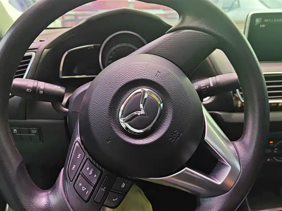 Mazda 3 Axela 2017 — фото 15