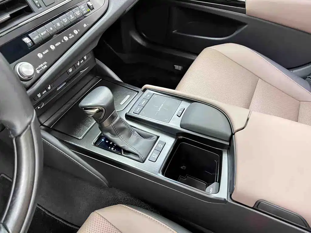 Lexus ES 2022 — фото 18