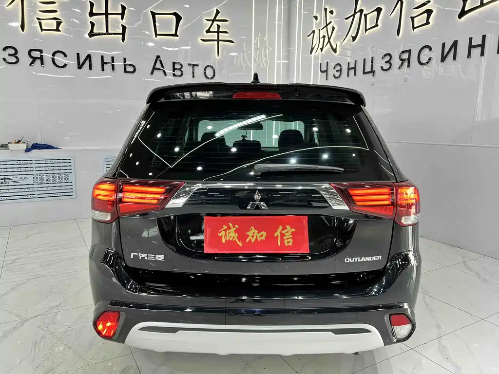Mitsubishi Outlander 2022 — фото 5