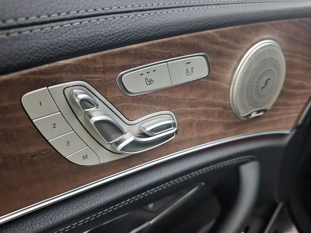 Mercedes-Benz E-Class 2019 — фото 11