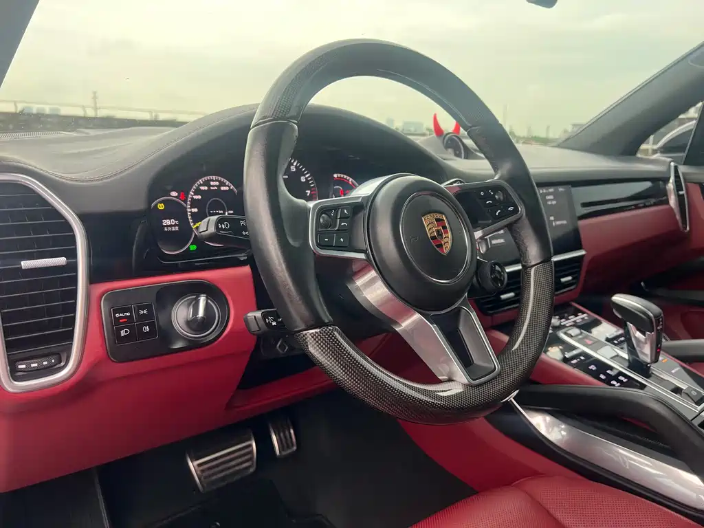 Porsche Cayenne Hybrid 2019 — фото 14